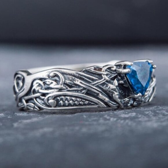 ✨ High Quality Carved Dainty Triangle Blue Stone Ring for Women PD613